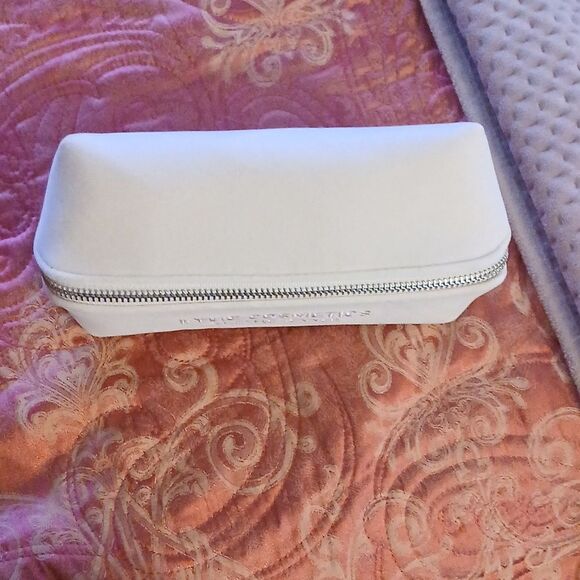 Kylie Cosmetics - Picture 3 of 6